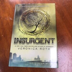 Divergent Series - Insurgent by Veronica Roth book is like new